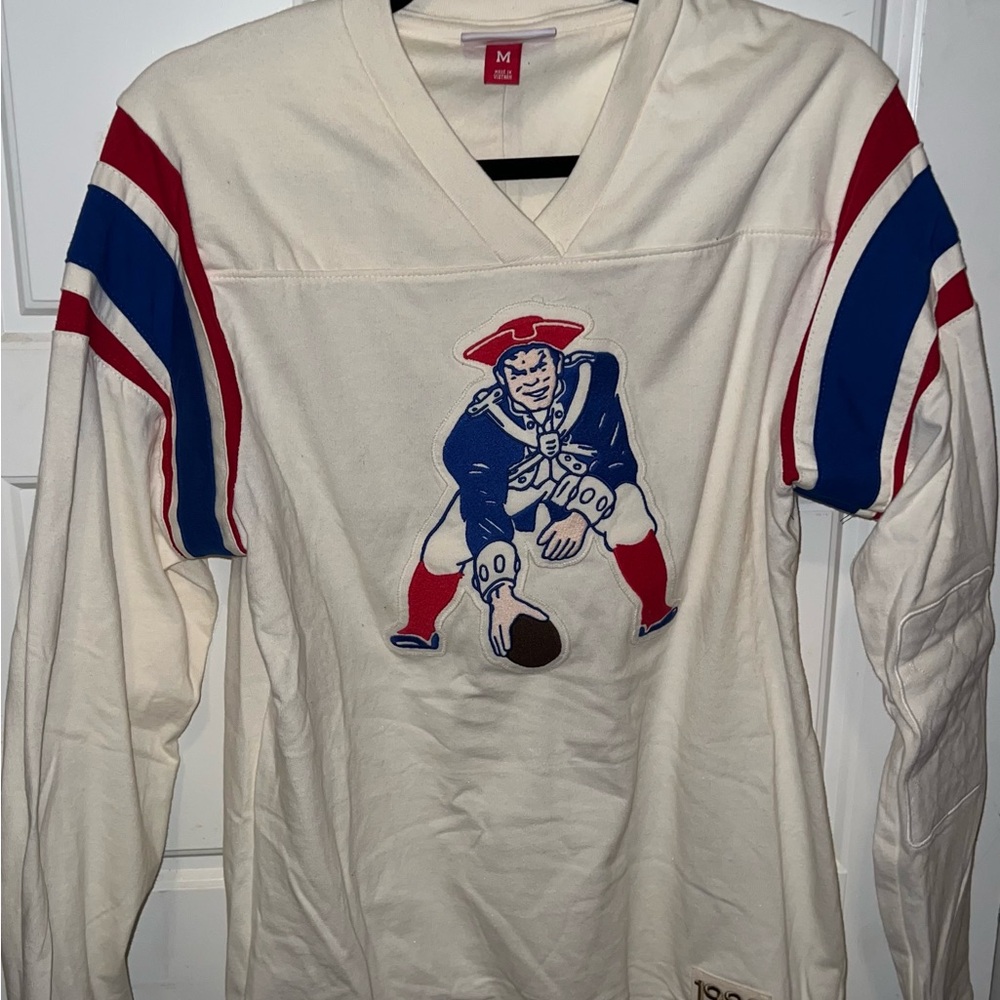 Mitchell & Ness White Jersey with V-neck and Long Sleeves